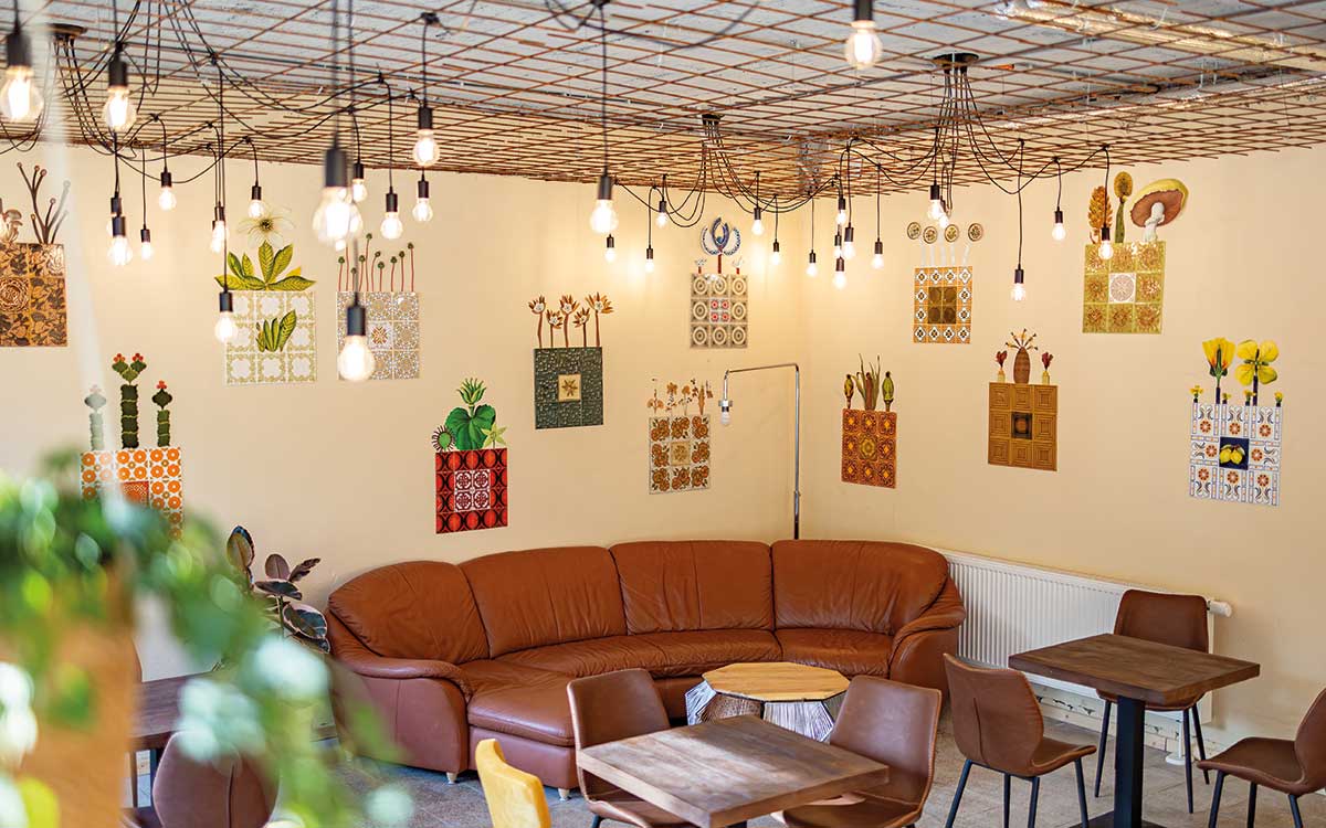 Gemütliches Bistro im Eingangsbereich