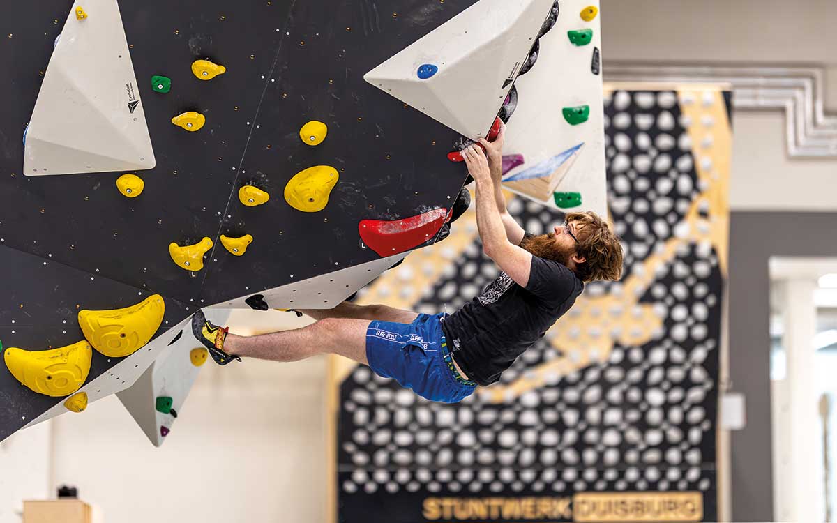 Großer abwechslungsreicher Boulderbereich mit Überhängen