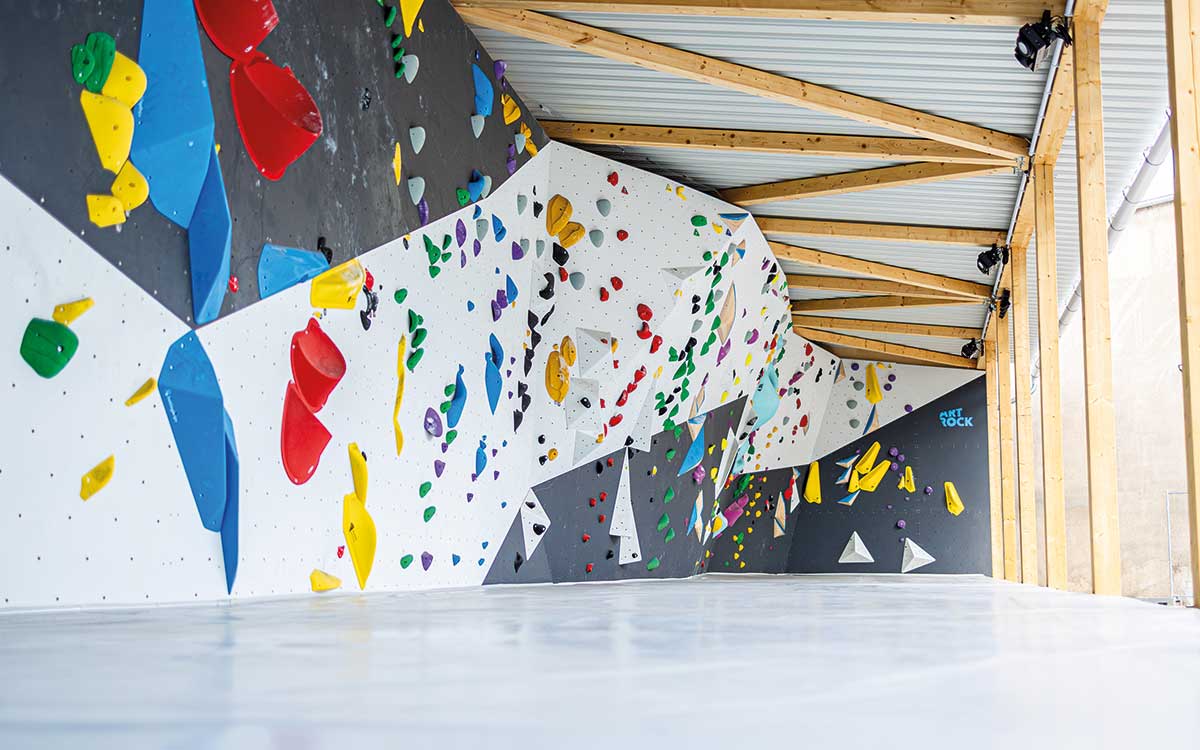Großer abwechslungsreicher Boulderbereich
