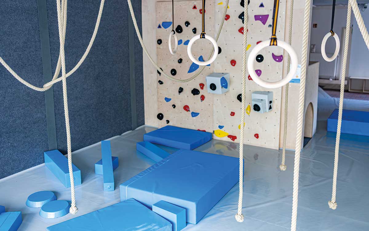 Abwechlungsreicher Kinderbereich zum Bouldern und austoben