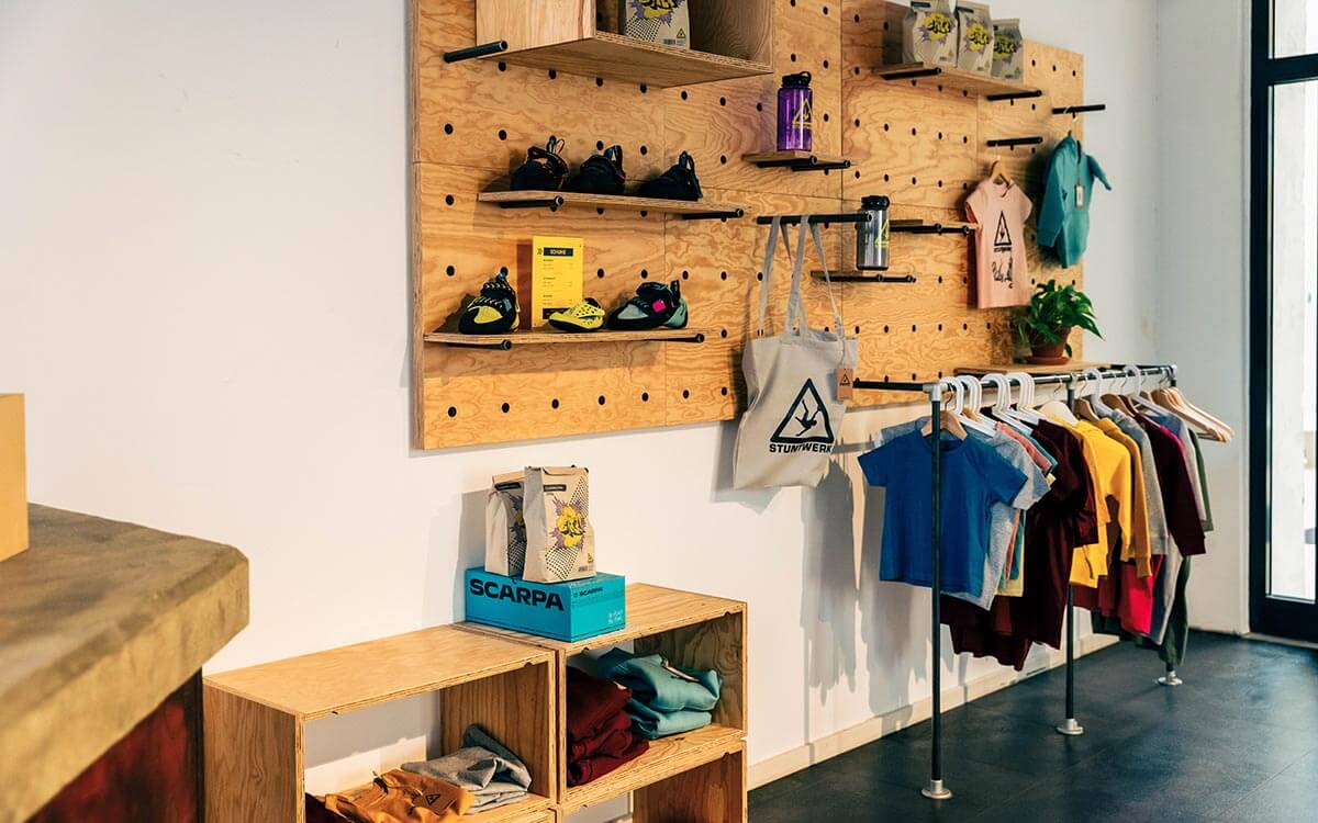Shop - Verkauf von Boulderschuhen, Kleidung und Merch